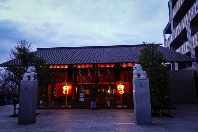 Tokyo Private Art Tour in Kagurazaka Shinjuku with Licensed Guide - Akomeya Tokyo and Kengo Kuma: architecture you can read quickly
