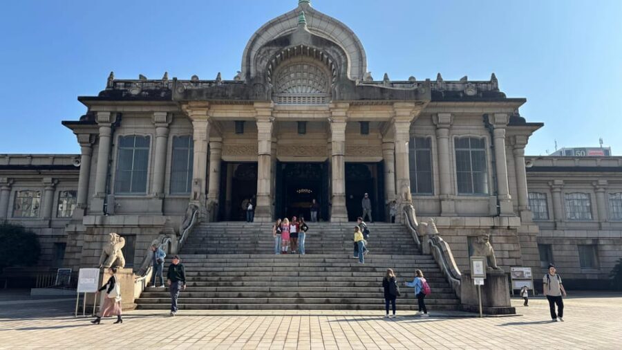 Tokyo Private Customizable Tour with a Local Guide - Meiji Jingu Shrine and Harajuku: tradition plus trend