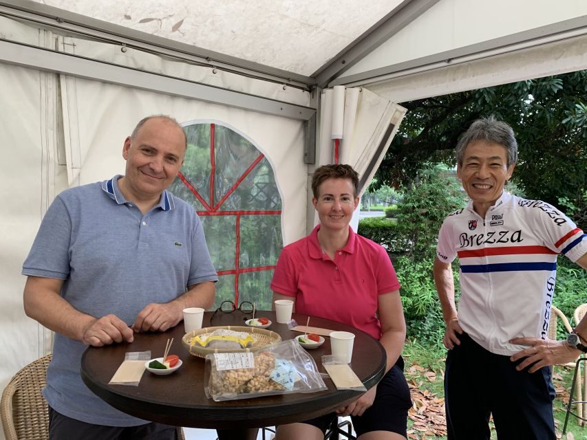 Tokyo: Private Cycling Tour with cute E-bike - Edo shrines, Imperial Palace gates, and Tsukiji on wheels