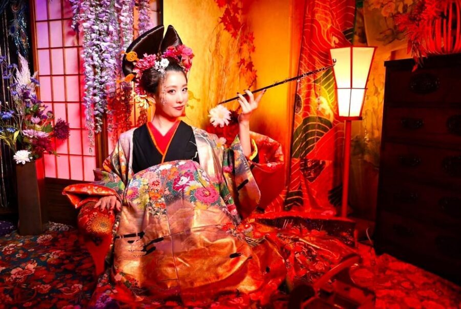 Tokyo: Private Makeover Photography Studio in Luxury Kimono - Picking your kimono: Oiran-style wardrobe, hair ornaments, and props