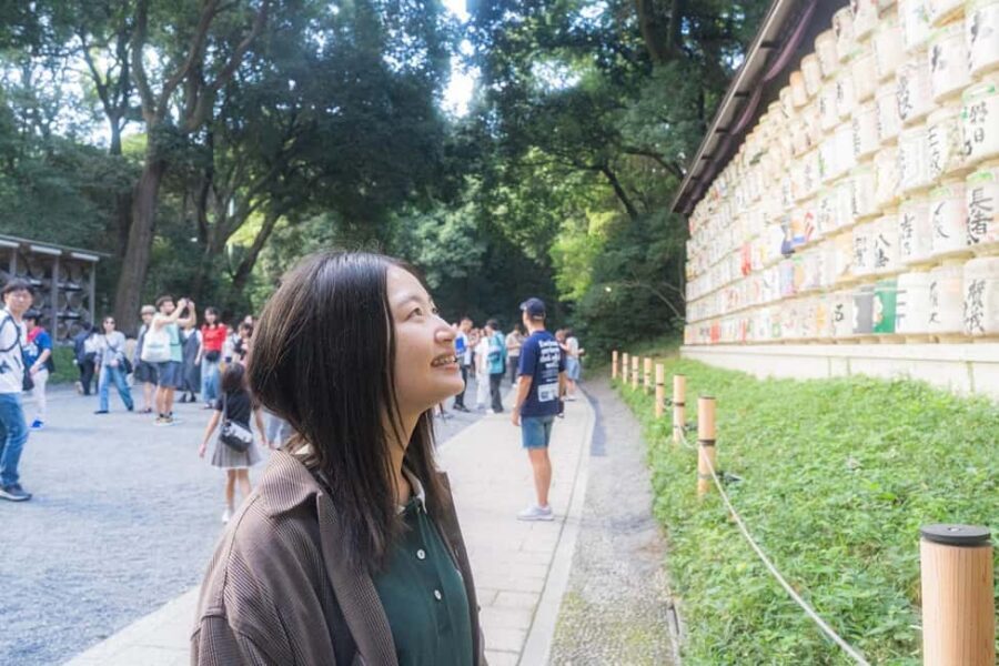 Tokyo: Private Meiji Shrine & Harajuku Highlights Tour - Meeting at @cosme TOKYO and what to expect right away