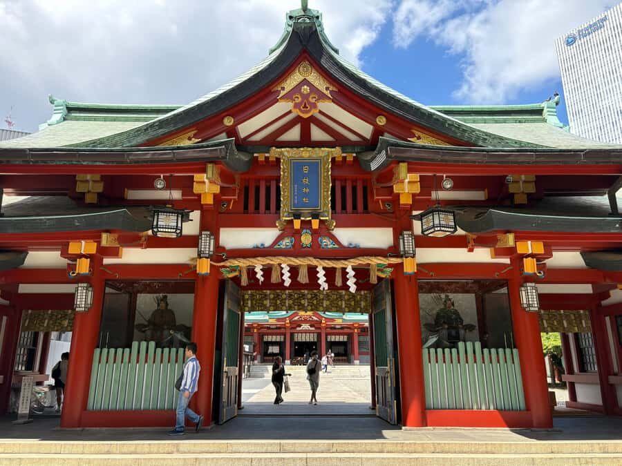 Tokyo: Private Shinto Shrines Tour by Car with Local Guide - Tokyo Daijingu: A Love-Focused Shrine for Romantic Happiness