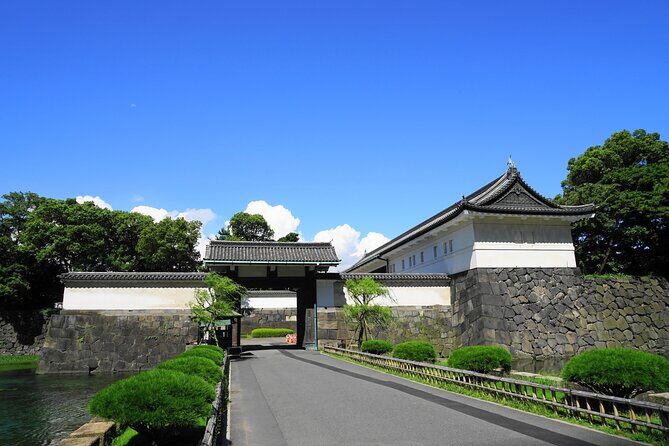 Tokyo Private Tour! Edo Castle & Imperial Palace East Gardens - Transportation and Meeting Point: Wadakura Fountain Is Your Anchor