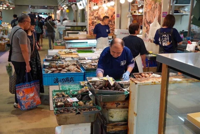 Tokyo: Private Tsukiji Street Food & Sake with Local Guide - First stop done right: a photo moment that saves you later confusion