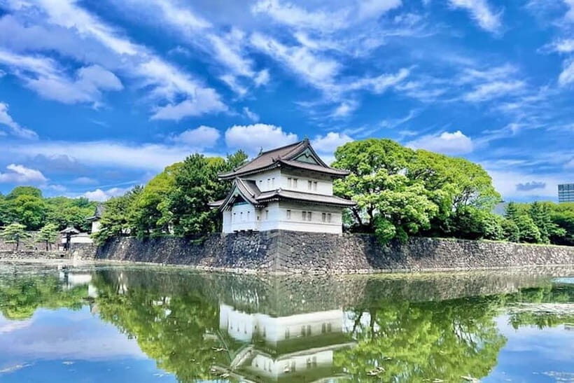 Tokyo: Pvt. Tour - Edo Castle & Imperial Palace East Gardens - Inside the greenery: Ninomaru Garden and seasonal planning