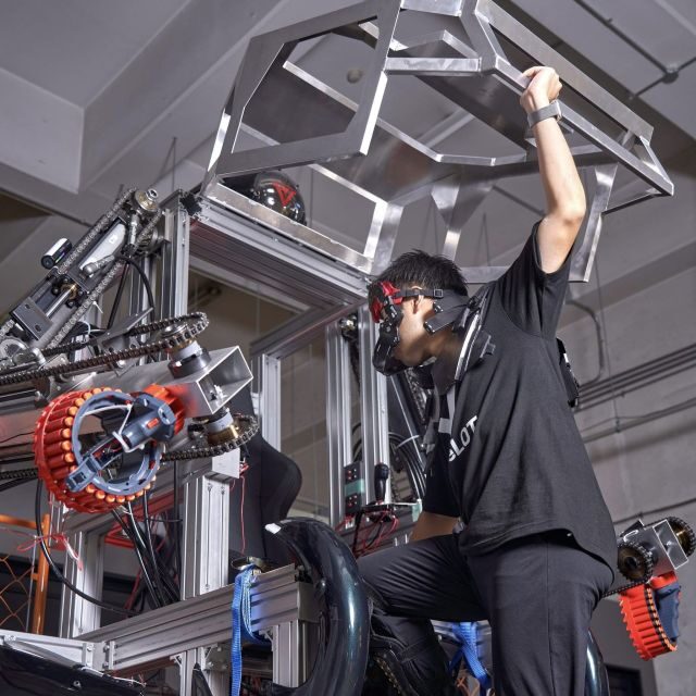 Tokyo: Robot Piloting Attraction Ticket - ASTRO and your robot piloting turn: what you can control in the prototype