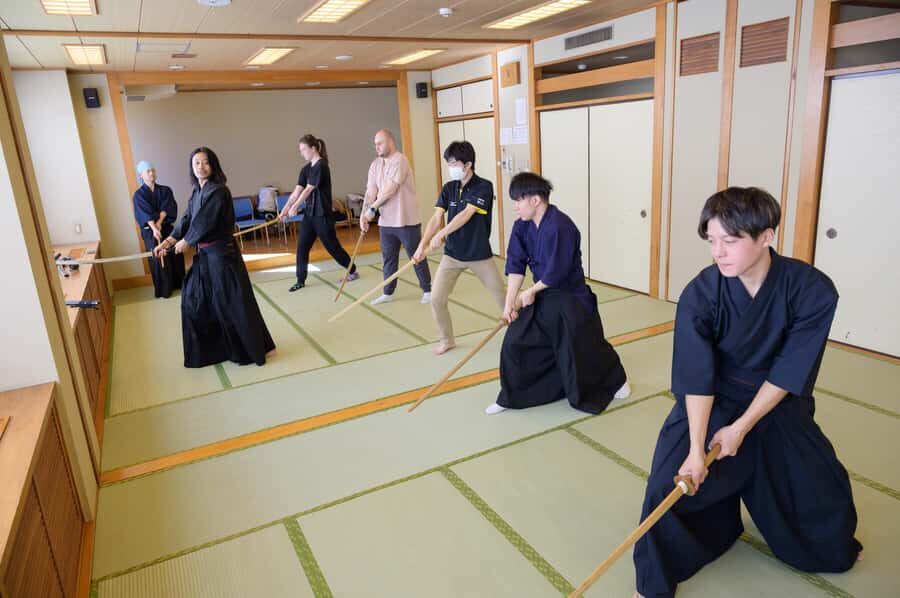 Tokyo: Samurai Adventure! Authentic Sword Experience - Public vs private courses: which format fits your energy