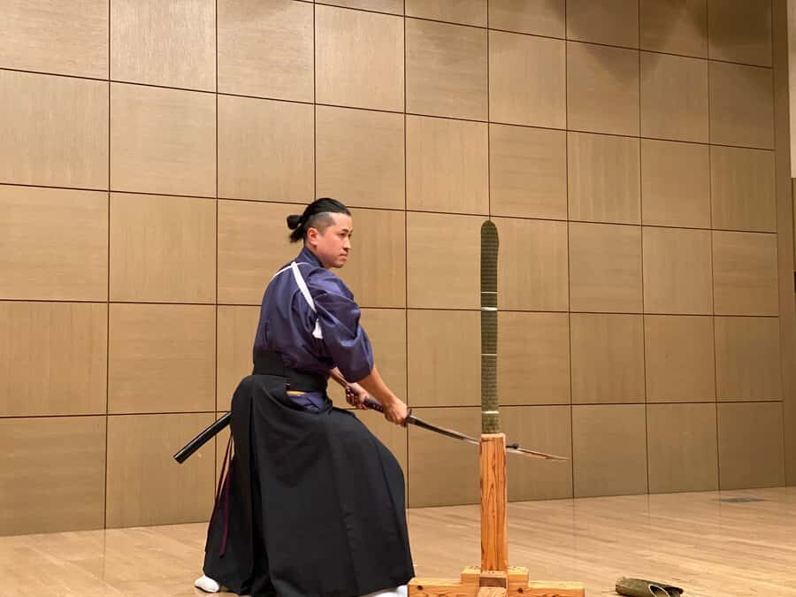 Tokyo: Samurai Experience with a real sword - The cutting moment with a real sword: video, safety, and the 12+ rule