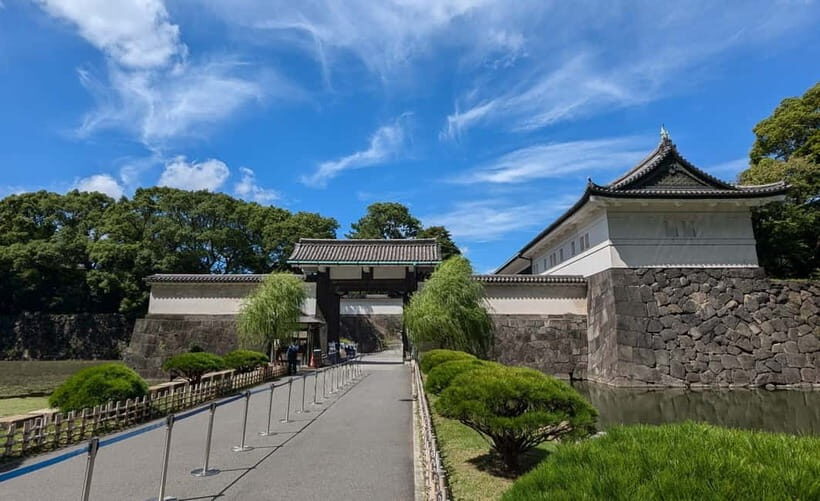 Tokyo: Samurai History Walking Tour - A four-hour samurai storyline that starts at Marunouchi Square