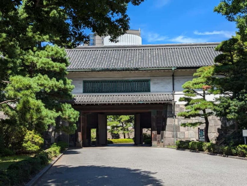 Tokyo: Samurai History Walking Tour - Pacing a longer Tokyo walk: what to do with your legs