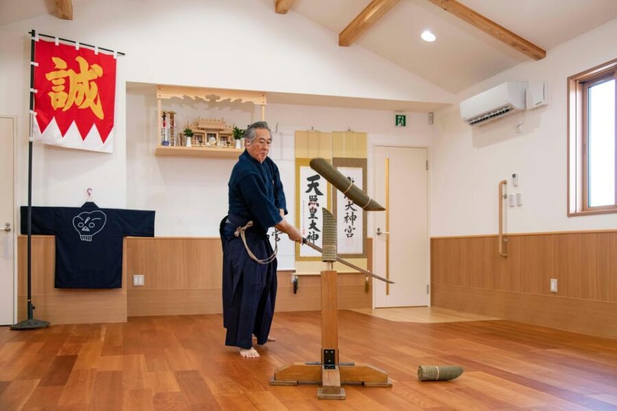 Tokyo: Samurai Sword Academy in the Hometown of Last Samurai - Getting kitted out: uniform, wooden sword, and the dojo mindset