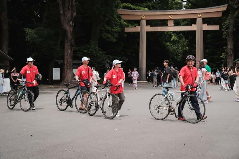Tokyo: Shibuya Bike Tour - Meiji Shrine entrance stop: photos, breathing room, and a reset button