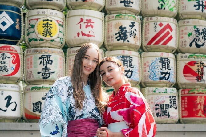 Tokyo, Shibuya: Meiji Shrine Tour in KIMONO / English-friendly - Walking to Meiji Shrine: Six Photo Stops That Make Sense