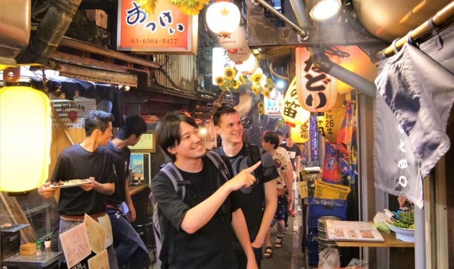 Tokyo: Shinjuku Bar Hopping with All-You-Can-Drink & Dinner - Finding the meeting point near Shinjuku West Exit