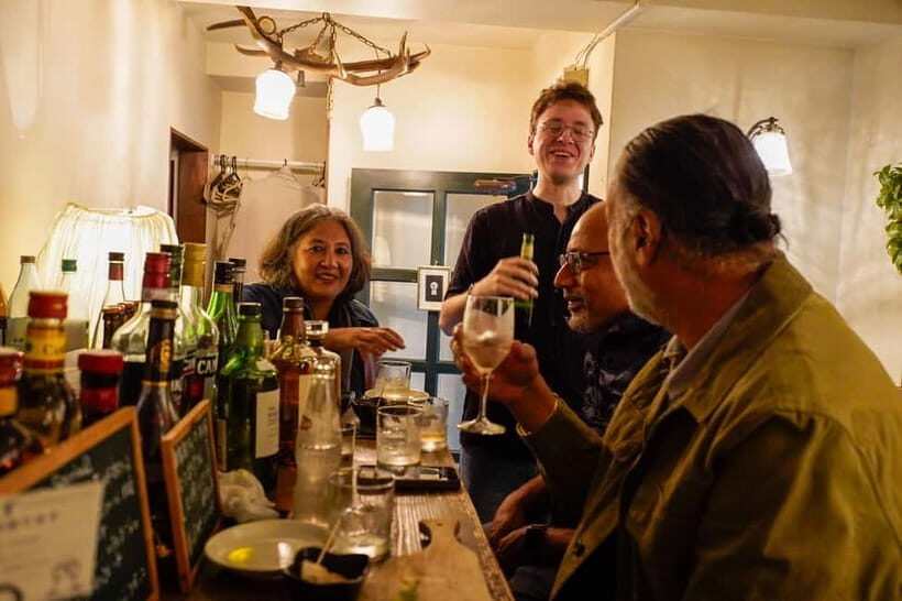 Tokyo: Shinjuku Golden Gai Bar Hopping Night Tour - The Drinks and Snack Tastings: Yamazaki, Hakushu, Hibiki (Plus More)