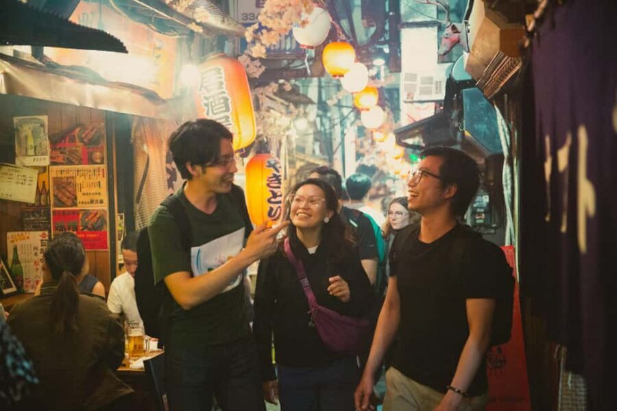 Tokyo: Shinjuku Izakaya and Golden Gai Bar Hopping Tour (2h) - Key Things You’ll Notice on This Shinjuku Night Out