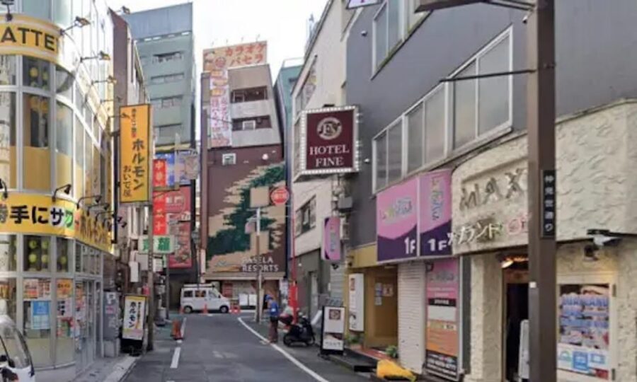 Tokyo: Shinjuku, Kawasaki, Slum & Red Light Tour with Pickup - Kawasaki Stop #1: Slum Walk and the “Small Details” Style of Guidance