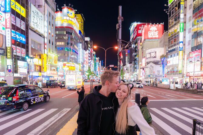 Tokyo Shinjuku Night Photo Tour with Pro Gota - Meeting Pro Gota in Shinjuku Sanchome, with a welcome drink