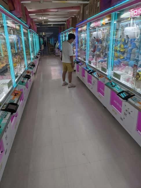 Tokyo Shinjuku : Private Walking Night Tour with Pachinko - Price and value: $19 for the walk, plus what you’ll pay in Japan
