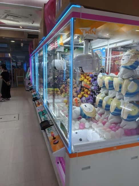 Tokyo Shinjuku : Private Walking Night Tour with Pachinko - Meeting at Shinjuku East Exit: fast start, easy orientation