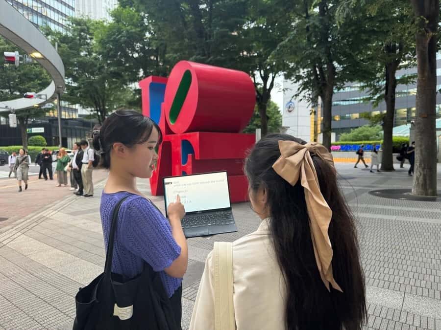 Tokyo: Shinjuku tour with university students in Tokyo - Why Shinjuku at night is the right kind of loud