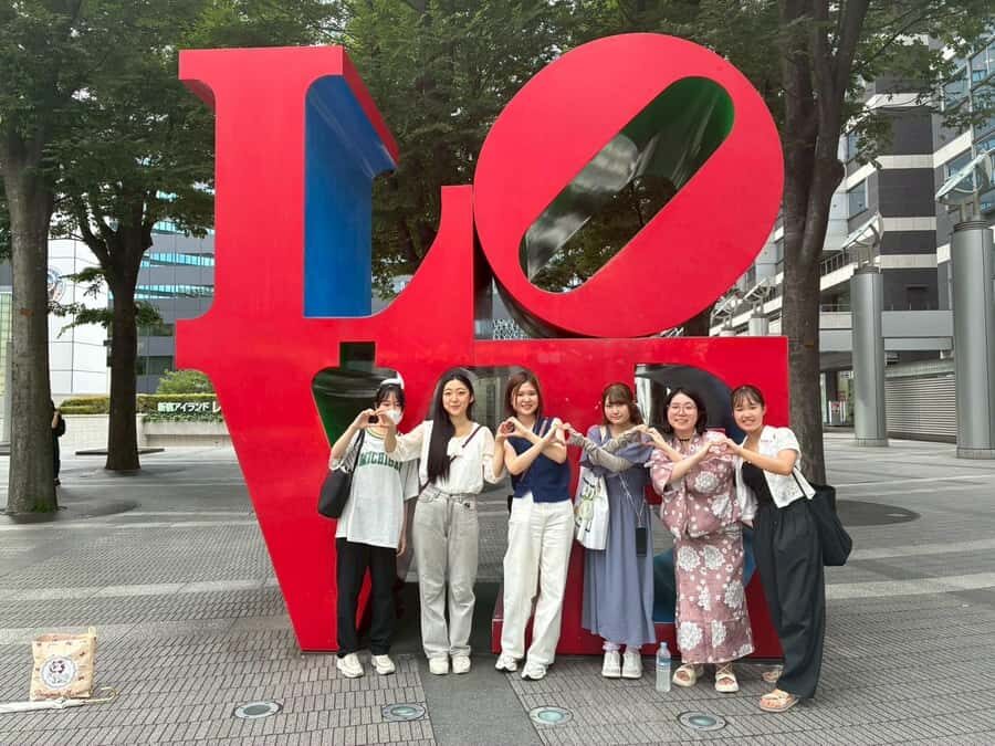 Tokyo: Shinjuku tour with university students in Tokyo - Golden Gai and Kabukicho: entertainment areas with guided context