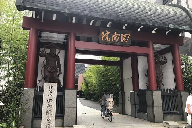 Tokyo Sumo Culture Tour with Chanko-Nabe Lunch in Ryogoku - The guides: storytelling that turns stops into a single story