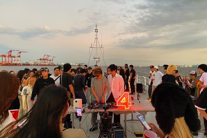 Tokyo Sunset Boat Party with Music Drinks and Vibes - The music scene: house beats, good volume, and real party momentum