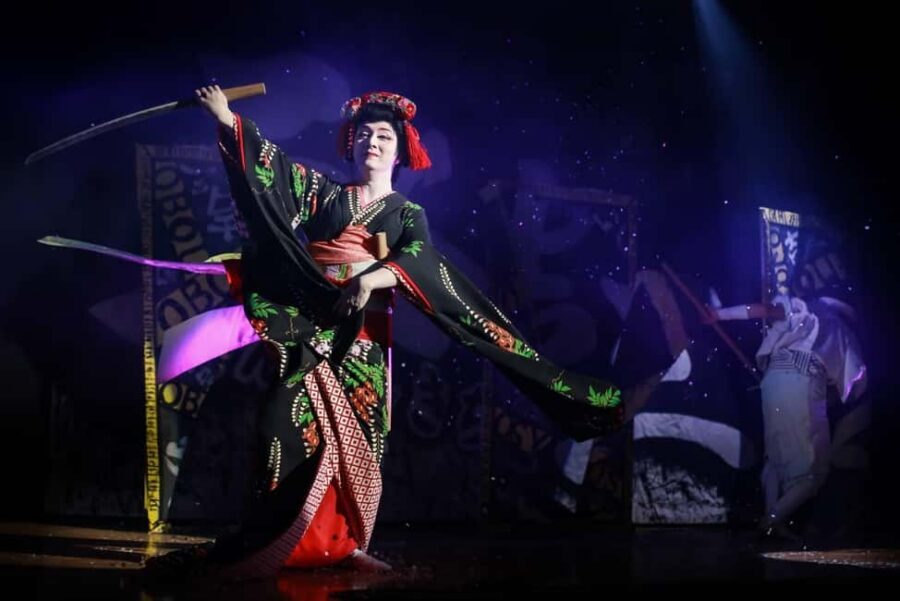 Tokyo: Taishu Engeki Show with Kimono and Sword Lesson - Mokubakan Theater: The small-room advantage for real connections