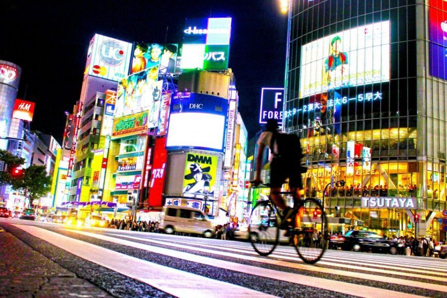 Tokyo: The Best Izakaya Tour in Shibuya - Walking through Shibuya at night: what you gain by seeing it guided