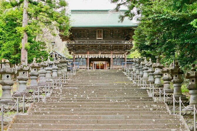 Tokyo: Toshogu Shrine (Nikko Toshogu), Lake Chuzenji, Kegon Falls - Entering Nikko Toshogu Shrine: Tokugawa carvings and gate symbolism