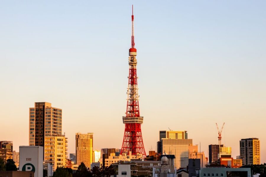 Tokyo Tower: Entry Ticket & Private Hotel Pickup Service - Seasonal Landmark Lights: Cool White vs Warm Orange Mood