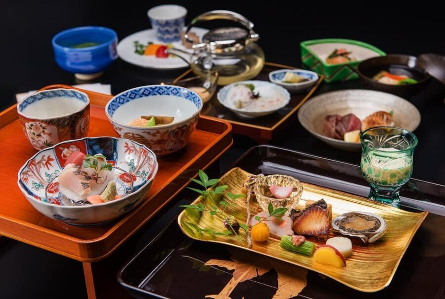 Tokyo: Traditional Japanese Performing Arts Show and Dinner - Heritage dinnerware and why the decor feels more than decorative
