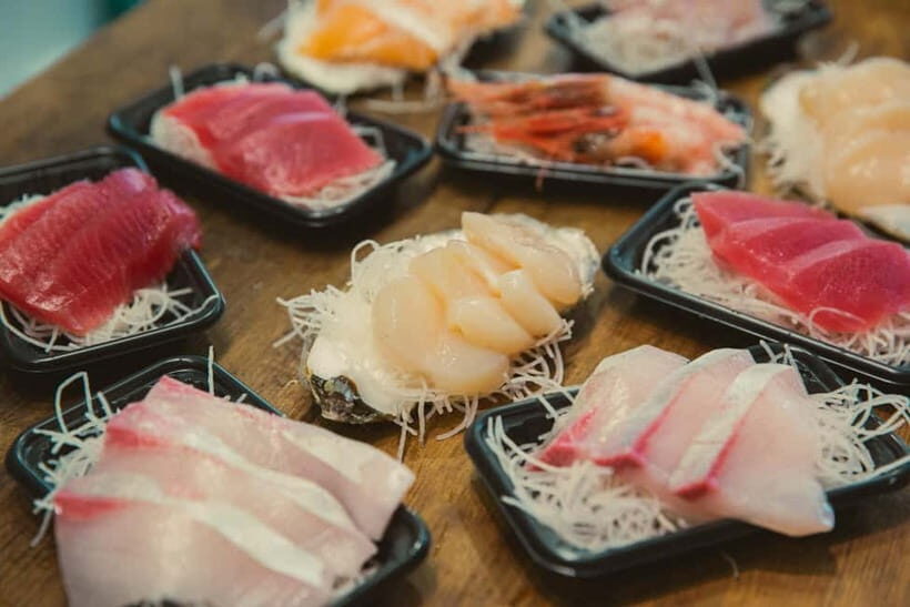 Tokyo: Tsukiji Fish Market Culture Tour with Sashimi Tasting - The 90-minute guided flow through the outer market