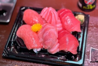 Tokyo: Tsukiji Fish Market Food and Walking tour - Stop 1: Tsukiji Hongwanji Temple for a calmer start