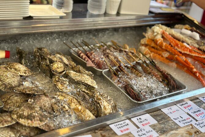 Tokyo: Tsukiji Fish Market Food and Walking tour - What the guide role really changes (and why small groups help)