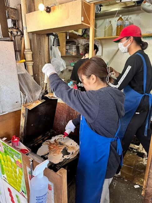 Tokyo: Tsukiji Fish Market Foodie and Educational Tour - How the guide shapes the whole experience
