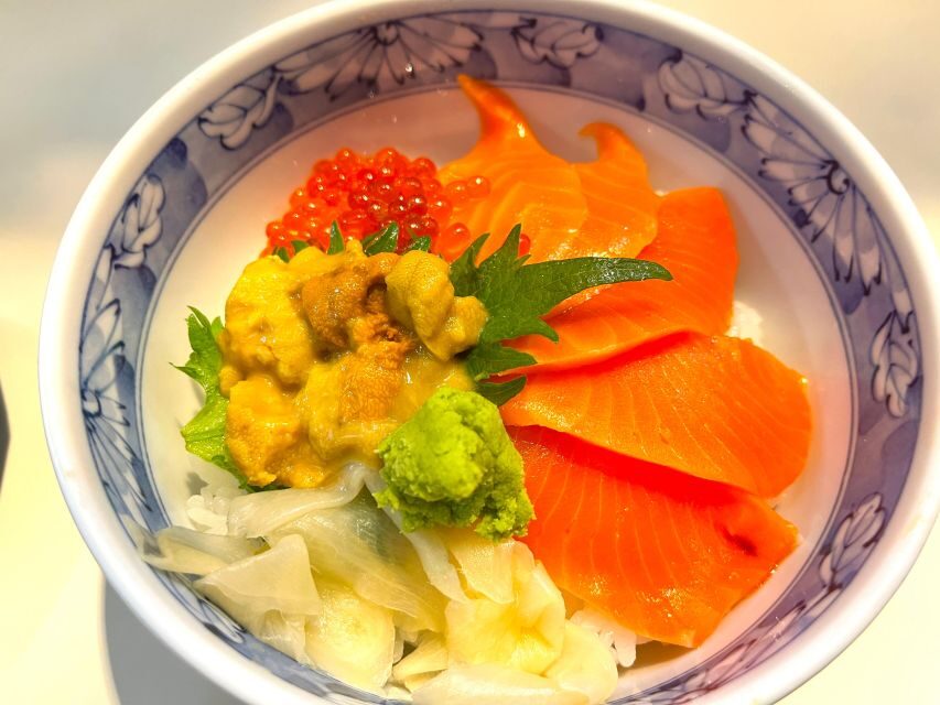 Tokyo: Tsukiji Fish Market Tour with 6 Stops & Seafood Lunch - Seafood donburi lunch: where the tour cashes the check