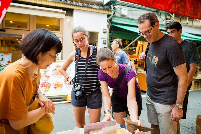 Tokyo : Tsukiji Fish Market Tour with Fresh Sashimi Tasting - Key highlights you’ll feel right away