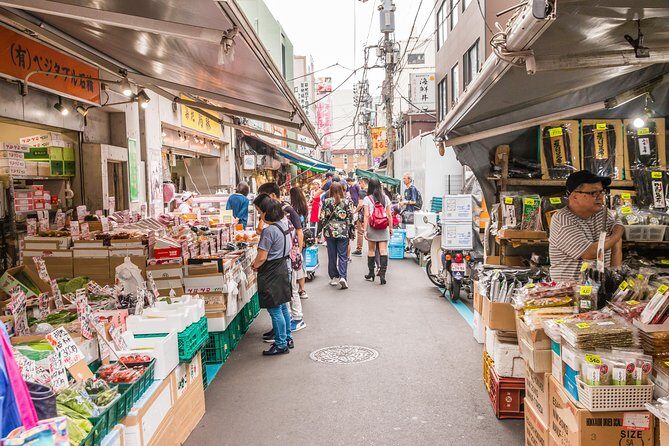 Tokyo : Tsukiji Fish Market Tour with Fresh Sashimi Tasting - Sashimi tasting: what you’ll likely notice first
