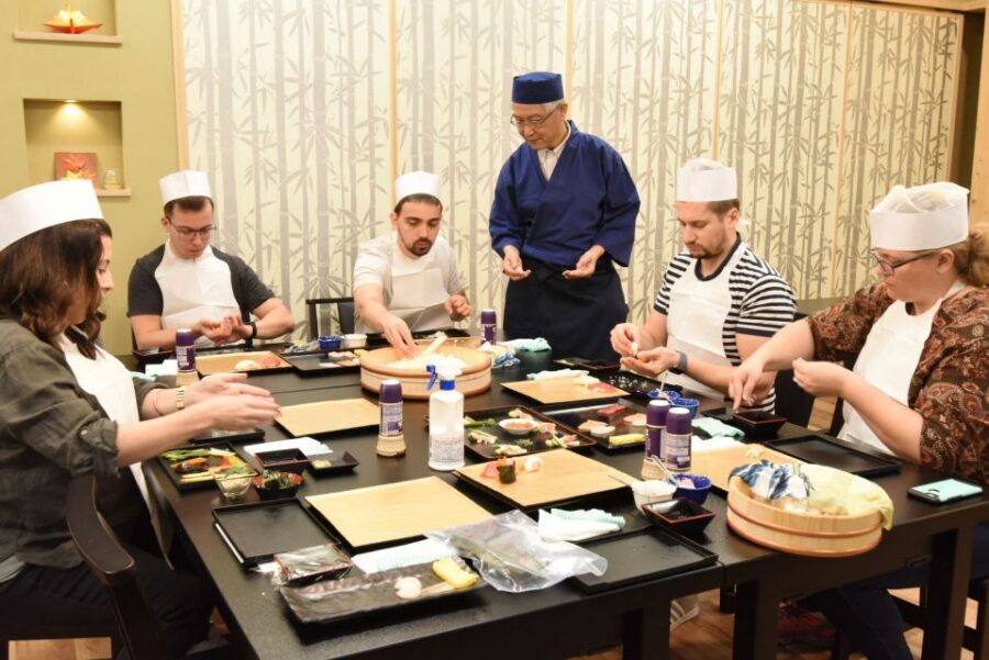 Tokyo: Tsukiji Market Guided Tour & Sushi-Making Experience - Sushi-making masterclass: nigiri, hosomaki, and gunkanmaki on your own hands