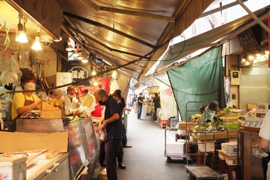 Tokyo: Tsukiji Market Guided Tour & Sushi-Making Experience - The dining etiquette + your sushi meal: tasting what you made