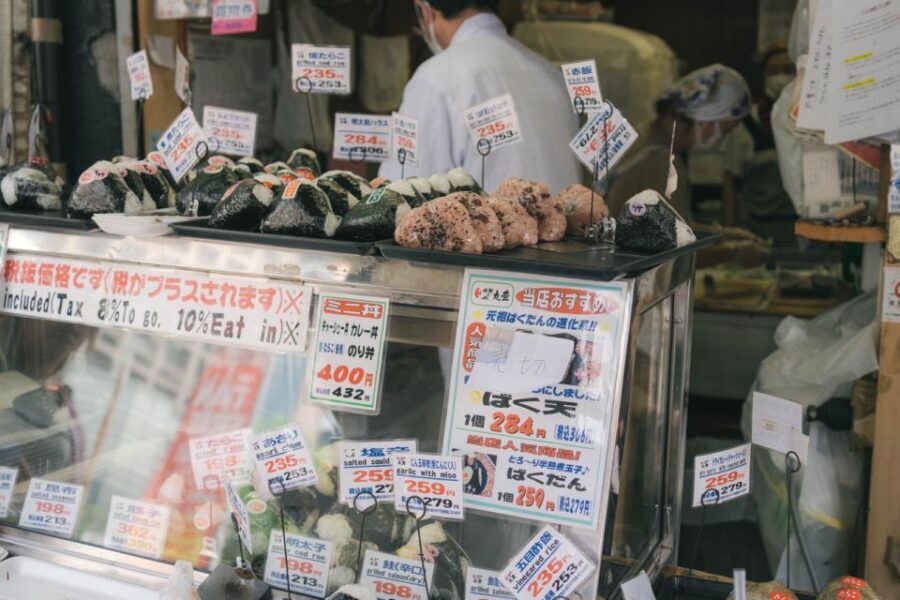 Tokyo: Tsukiji walk & sushi private tour with Uni Students - Lunch at the end: tamagoyaki and sushi done the traditional way
