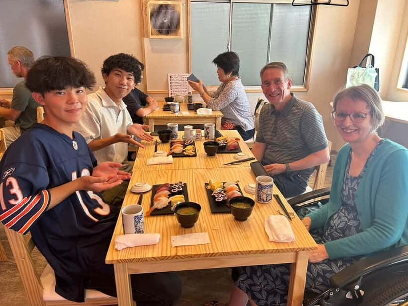 Tokyo: Tsukiji walk & sushi private tour with Uni Students - Walking with Tokyo university students: the conversations are the real product