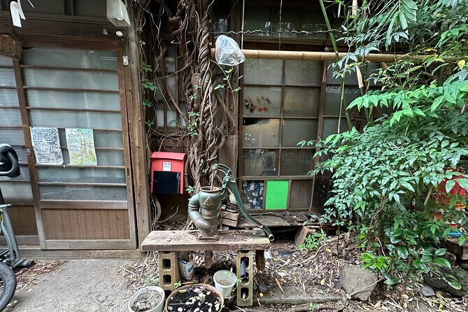 Tokyo : Yanaka and Nezu-Old Traditional Town Cultural Experience - Ueno Sakuragi Atari and Yanaka Ginza: food, wooden shops, and souvenir browsing
