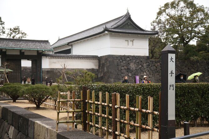 Tokyo's Imperial Palace & Nihonbashi Tour - Dashi at Ninben, nori at Yamamoto Nori, and how those tastes connect to Japanese cooking