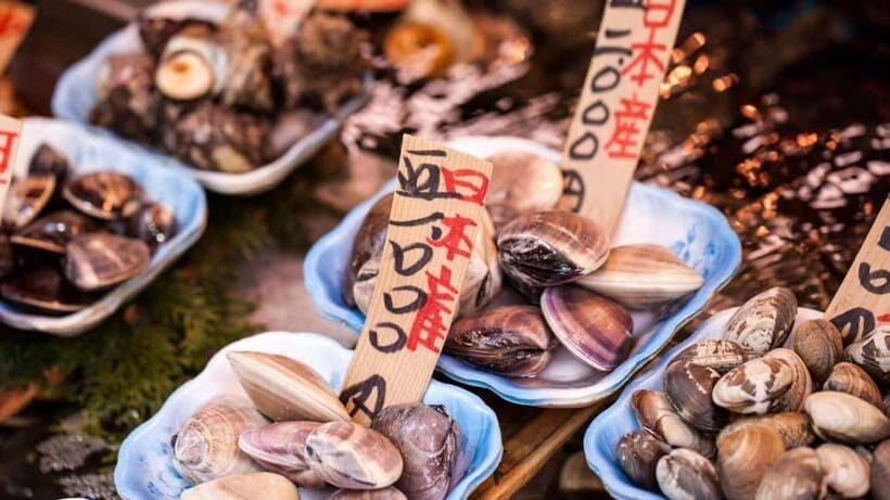 Tokyo’s Kitchen: Tsukiji Market Food & Culture Walk - The meeting point and Kabuki Inari Shrine: starting with the right Tokyo mood