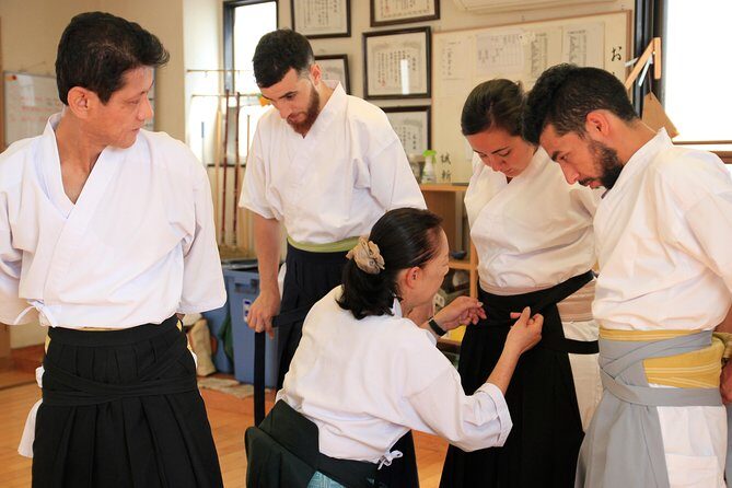 Tokyo:Samurai sword and archery class from a samurai descendant - Test cutting and blade line checks: what you’re really learning