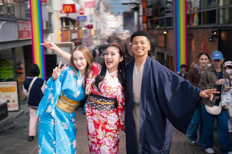 :Tokyo,Shibuya / Kimono Rental / English-friendly - Choosing your kimono: free selection, plus the staff’s style guidance