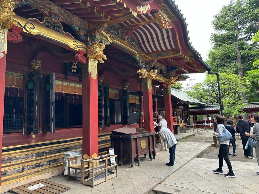 Tokyo:Stroll in Old traditional culture towns~Yanaka & Nezu - Yoshida Liquor Store: Why a Sake Shop Stop Feels Like Culture
